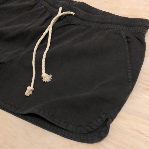 NEW WITH TAGS — American Eagle soft shorts with pockets. - Picture 3 of 7